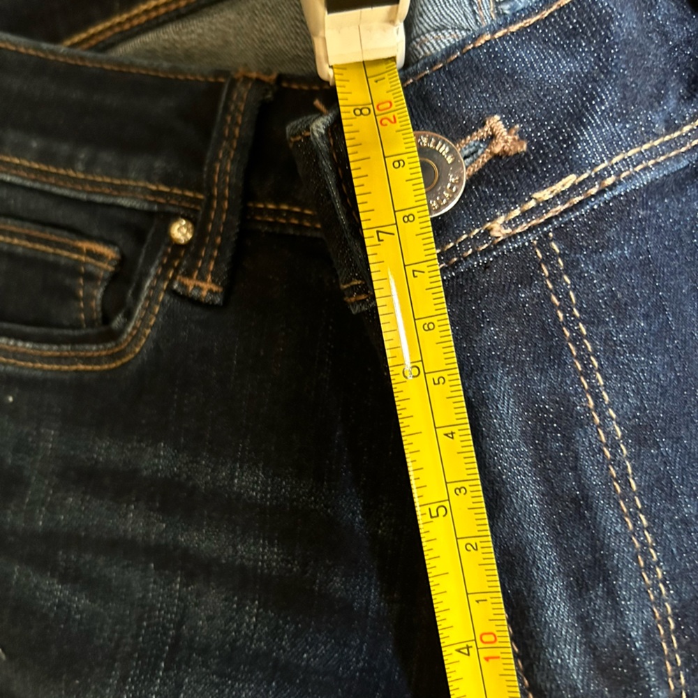 White House Black Market Boot Cut Mid Rise Jeans!! Size 4 but fits like a 6. - Picture 5 of 12